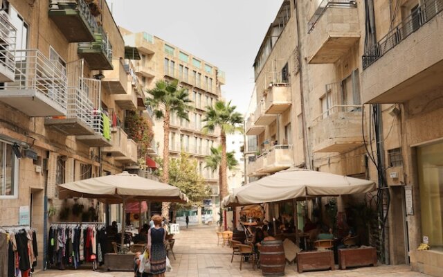 Great studio at the Center of the Center