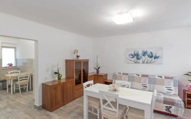 Comfortable Apartment in Umag With Parking Space
