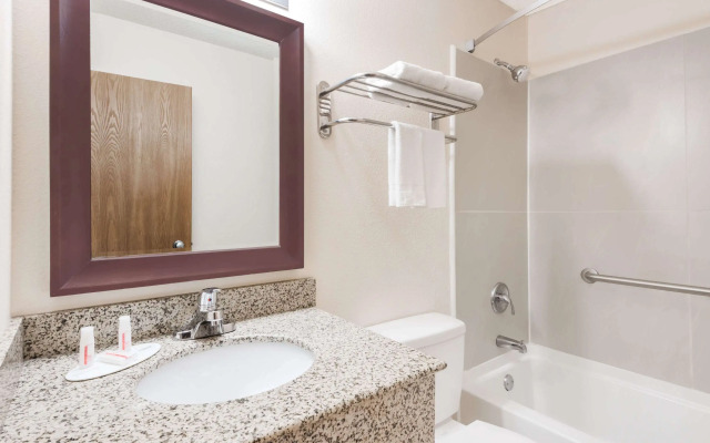 Super 8 by Wyndham La Vale/Cumberland Area