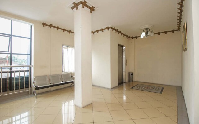 Reddoorz Plus Near Taman Siring