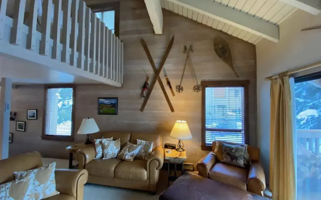Snow Creek 1551 - Ski-in/ski-out + Pool & Hot Tub