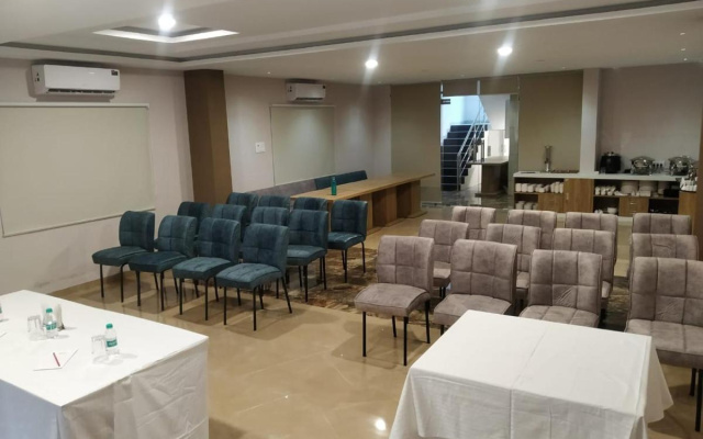 Hotel Mumbai House LIG Indore