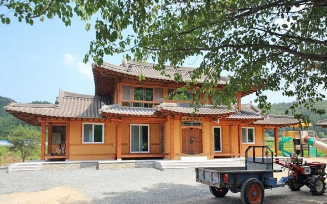 Yangyang Geumpurae Pension