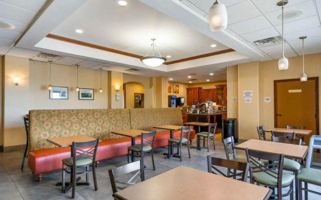 Comfort Inn & Suites Watertown - 1000 Islands