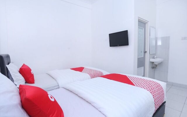 OYO 426 Hotel Gading Resto
