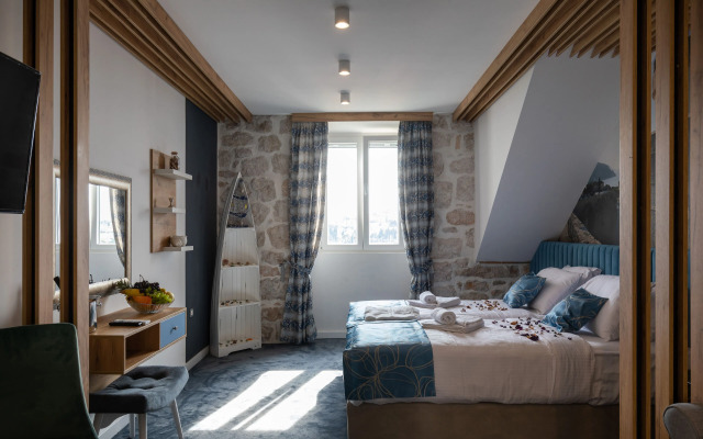 Apartments and rooms Naida