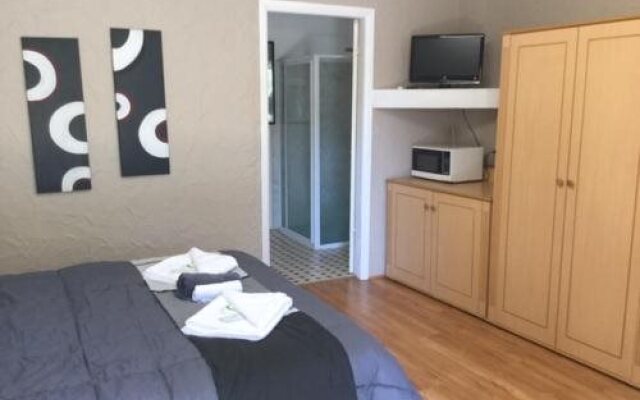 Village Motor Inn
