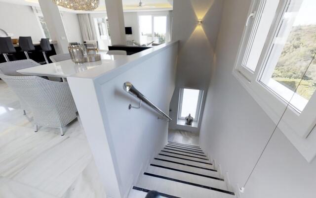 14177- Exquisite villa near beach! Heated pool*