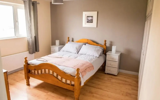 3-bed House in Clonmany With Panoramic Hillside Se