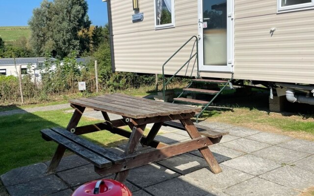 Caravan - Sleeps 6 & Parking