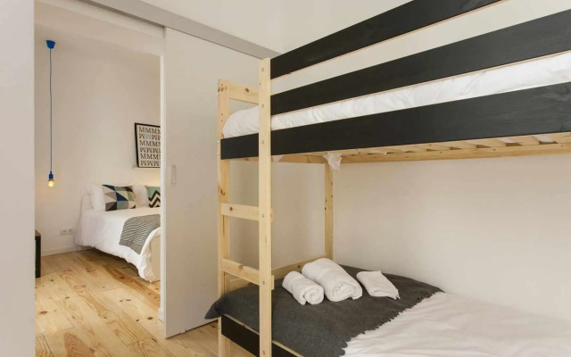 Modern New Studio in City Center- Blue