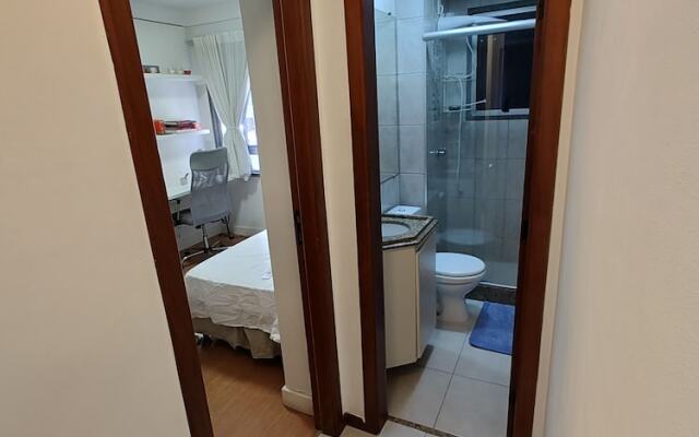 Hostel for One: quarto e banheiro privativos