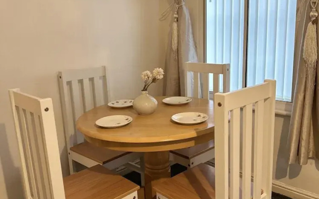 Captivating 2-bed Apartment in West Bromwich