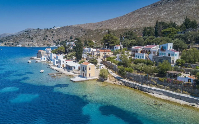 Emporio A Captivating 6-bed Villa in Nimborio