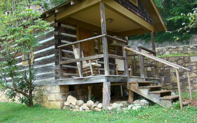 Brevard Inn and Cabins