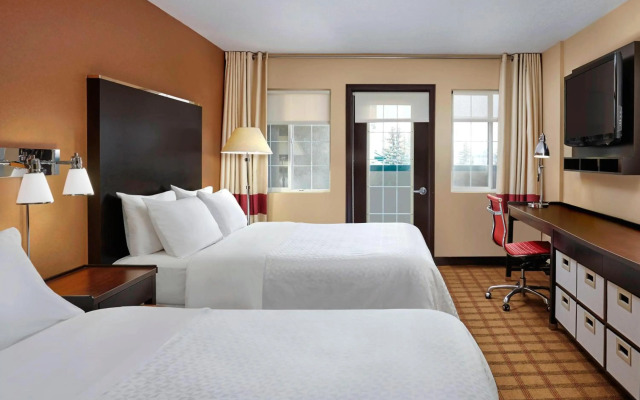 Four Points by Sheraton Hotel & Suites Calgary West