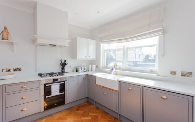 Newly Refurbished 4 Bedroom House in East London