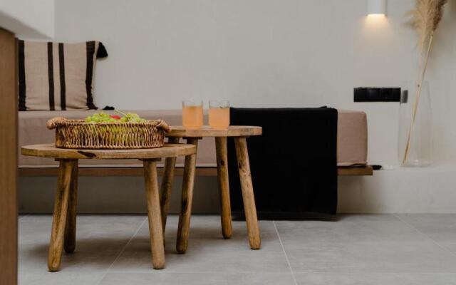 Polis of Naxos Stylish Suites