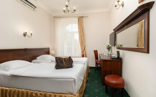 Royal Hotel