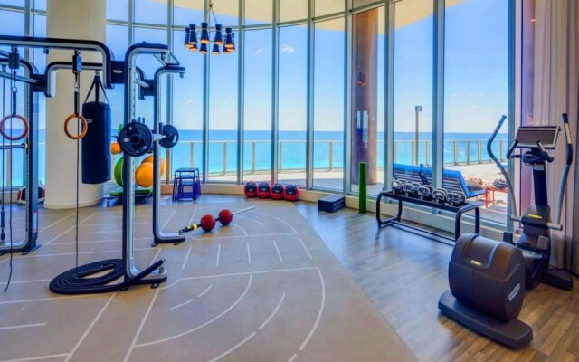 Oceanfront Luxury Condo 1BR Balcony, Hollywood