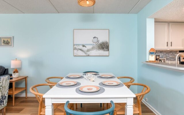 Ocean and Racquet 8208