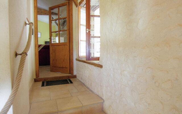 Luxorious Mansion in Saint-Preuil with Sauna