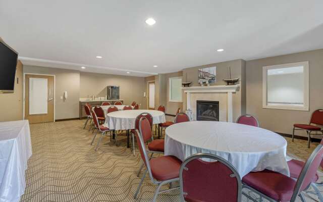 Comfort Suites Lake Geneva East
