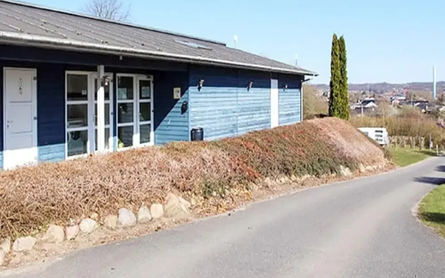 Snug Holiday Home With Garden