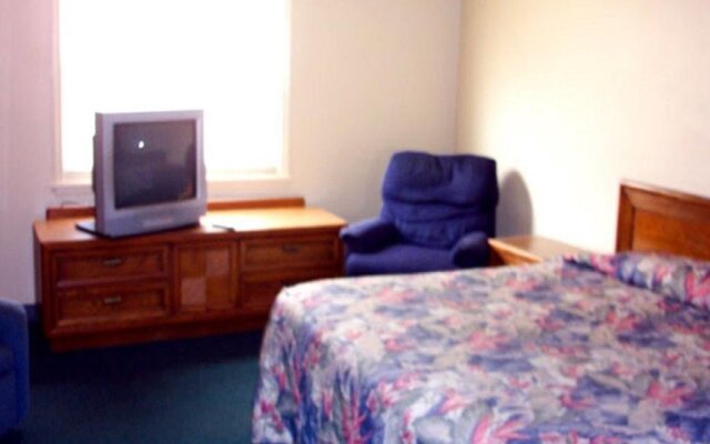 Plaza Motel