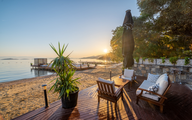 Moyo Beach Hotel