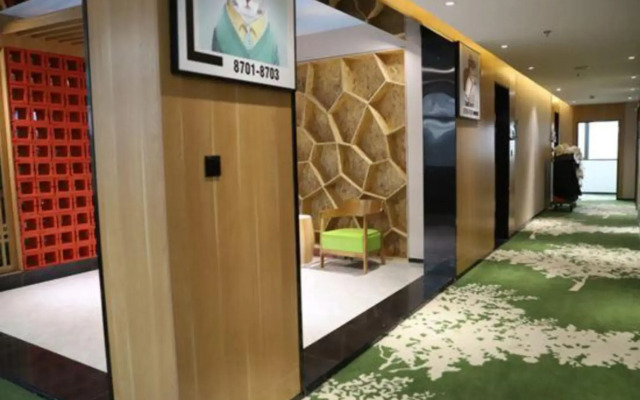Kee Royal Hotel (Dengzhou Hua Chau Academy Store)