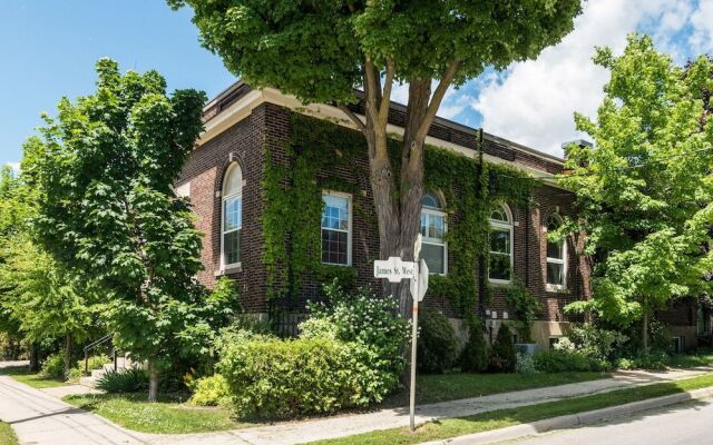 Green Door B&B Brockville