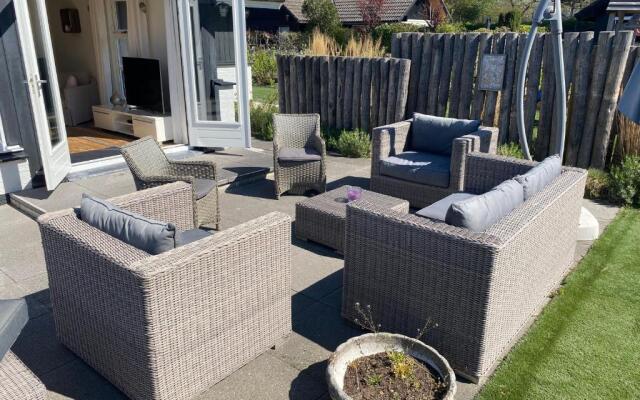 Heerlijke bungalow op 350 meter vanaf het strand!