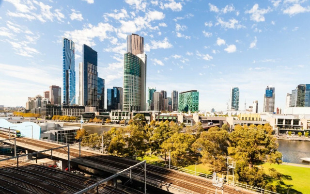 MILES, 1BDR Melbourne Apartment