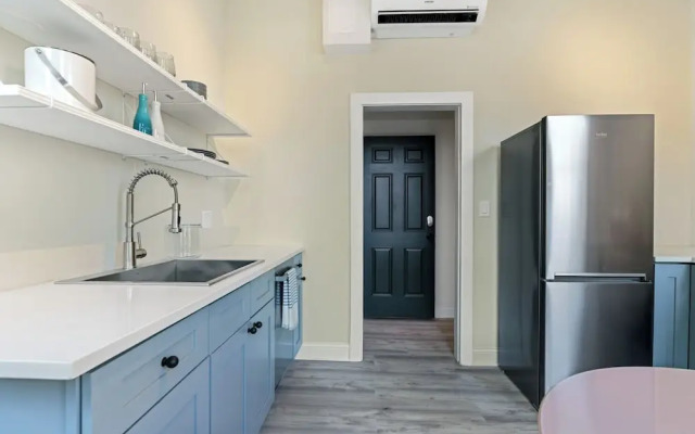 The Neighborhood Hotel - Lincoln Park