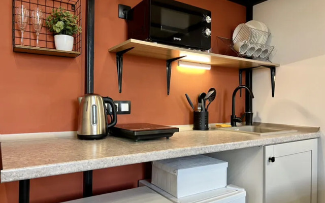 Диван и Чемодан на ул. Вокзальная магистраль, 2