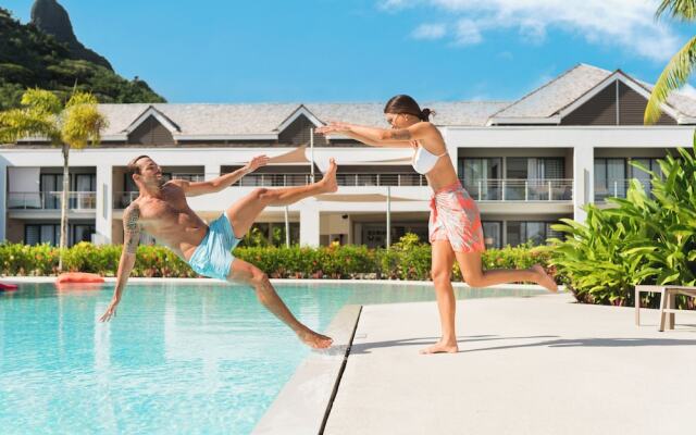 Cook's Bay Hotel and Suites