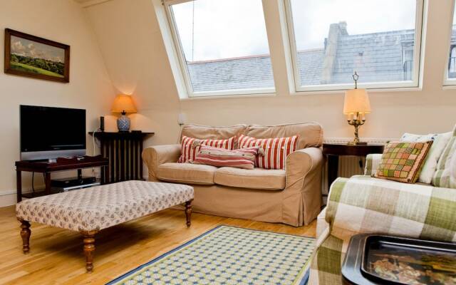 Beautiful 2 Bed home in Kensington Mews