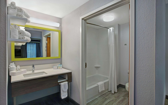 Hampton Inn & Suites Augusta West