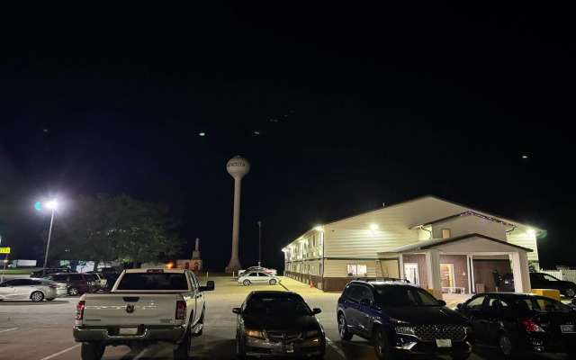 Super 8 by Wyndham Mendota I-39