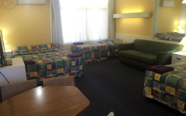Silver Oaks Motel