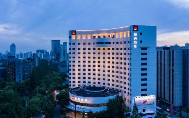 Radisson RED Shanghai Wujiaochang Hotel