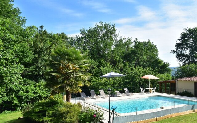 Cozy Holiday Home in Villefranche-du-Perigord with TV