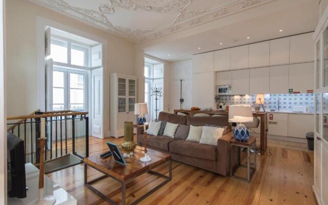 Lovelystay - Cozy Duplex Home in Alfama