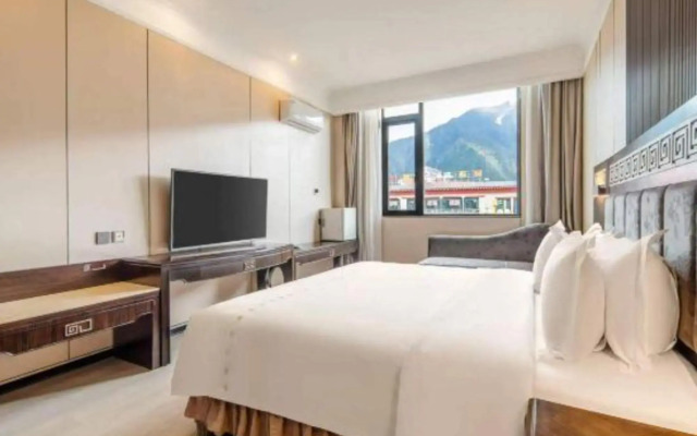 Tall Hotel