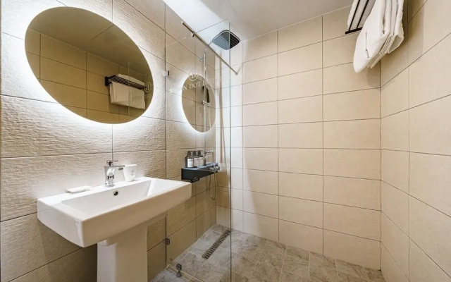 Brown Dot Hotel