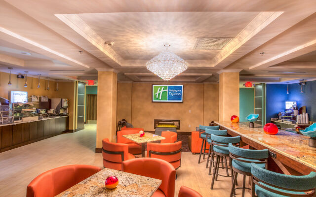 Holiday Inn Express Wichita South by IHG