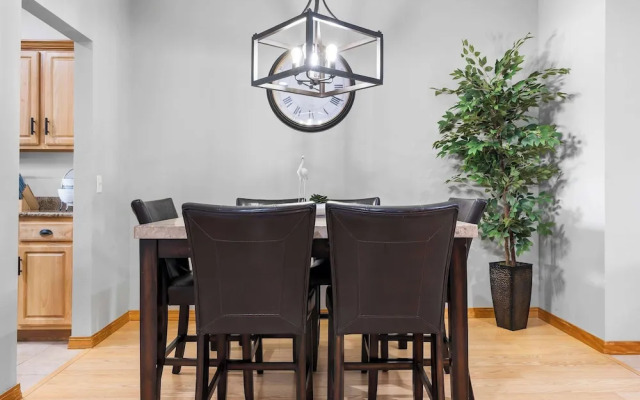 Waters Edge Retreat - For 6!