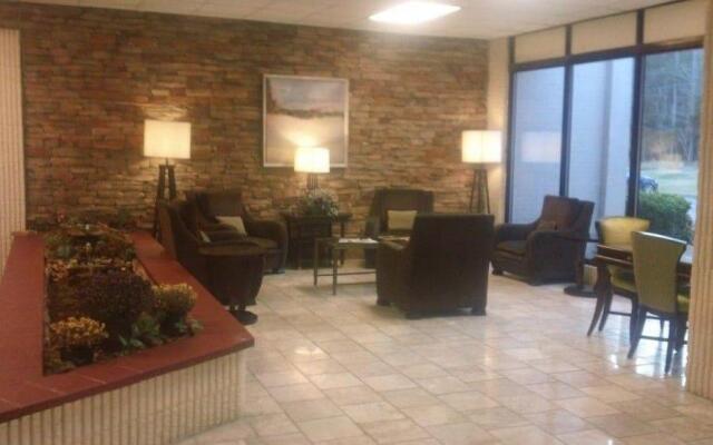 HomeTowne Studios by Red Roof Athens, TN