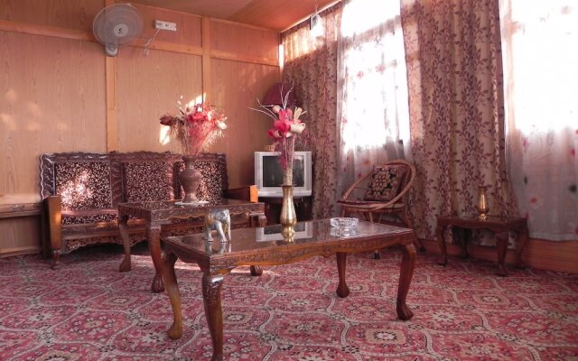 Shabrose Heritage Houseboats